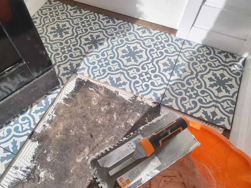Tiling a small entrance&nbsp;hall